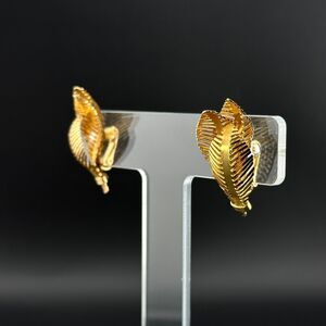 Vintage Signed Corocraft Gold-tone Openwork Leaf Clip on Earrings 1.5"